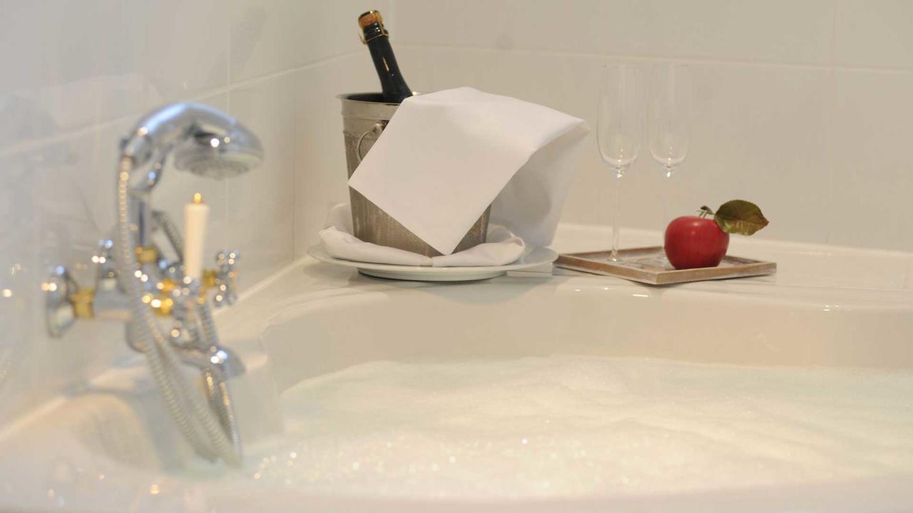 Schlosshotel Neckarbischofsheim ภายนอก รูปภาพ