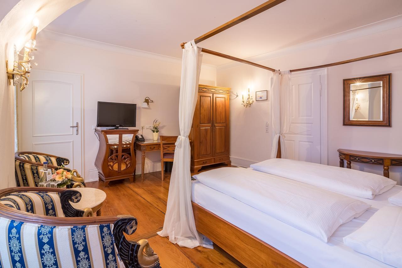 Schlosshotel Neckarbischofsheim ภายนอก รูปภาพ