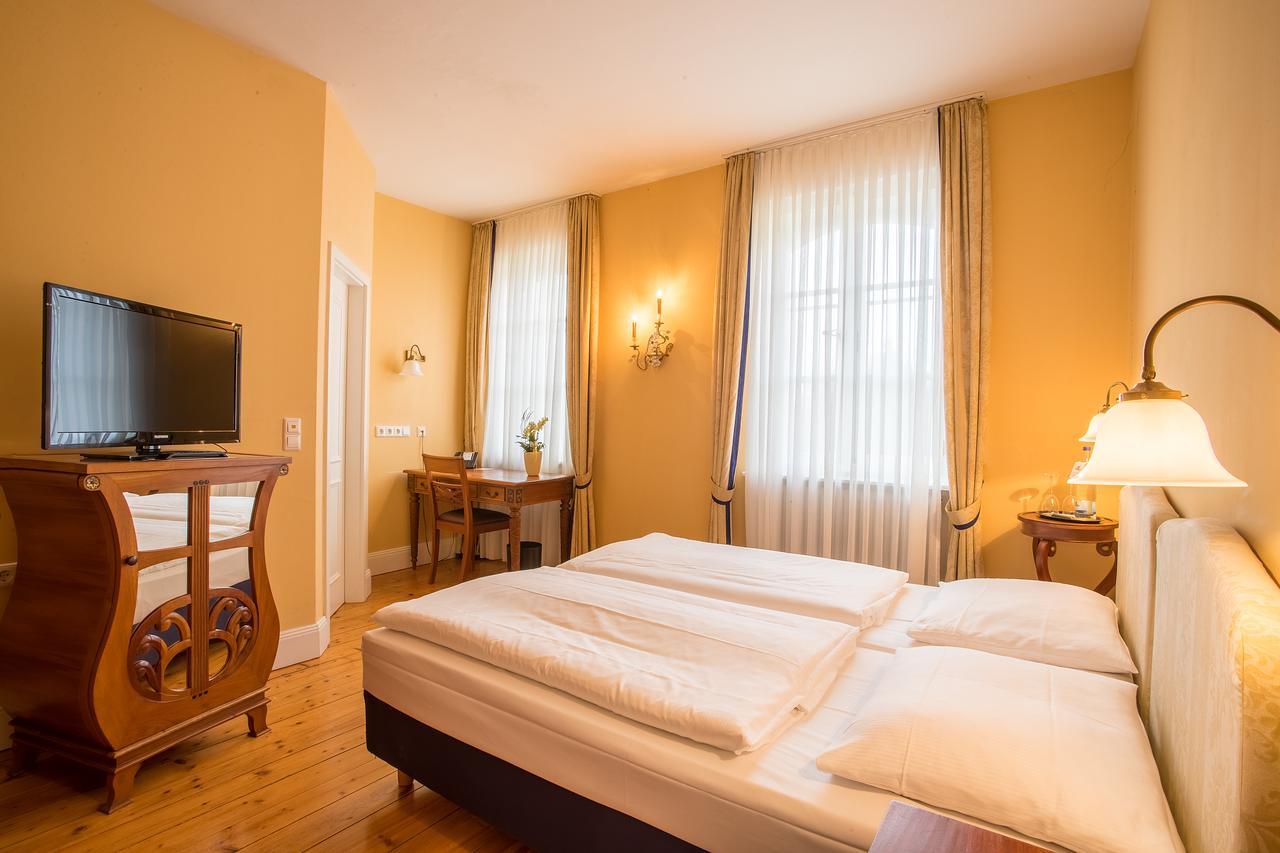 Schlosshotel Neckarbischofsheim ภายนอก รูปภาพ