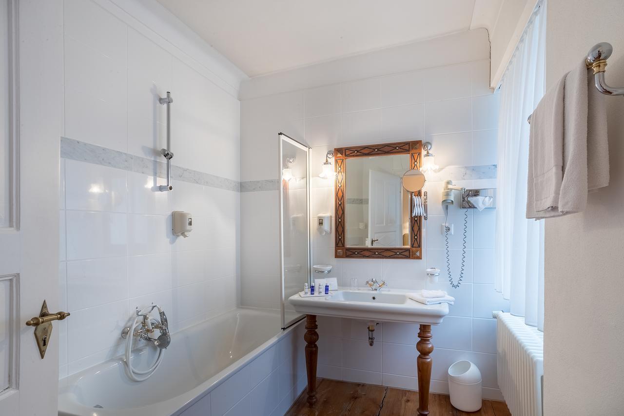 Schlosshotel Neckarbischofsheim ภายนอก รูปภาพ