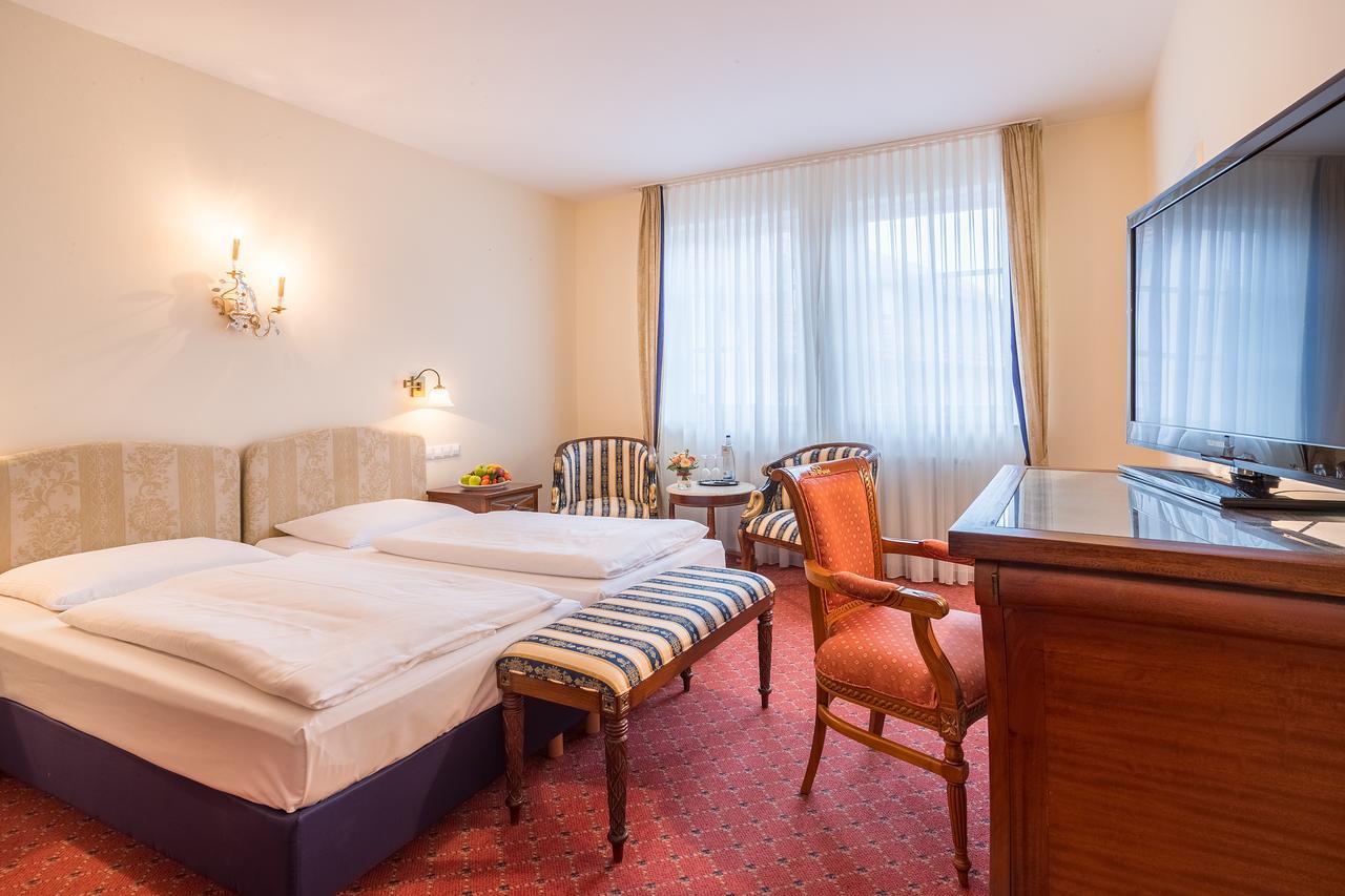 Schlosshotel Neckarbischofsheim ภายนอก รูปภาพ