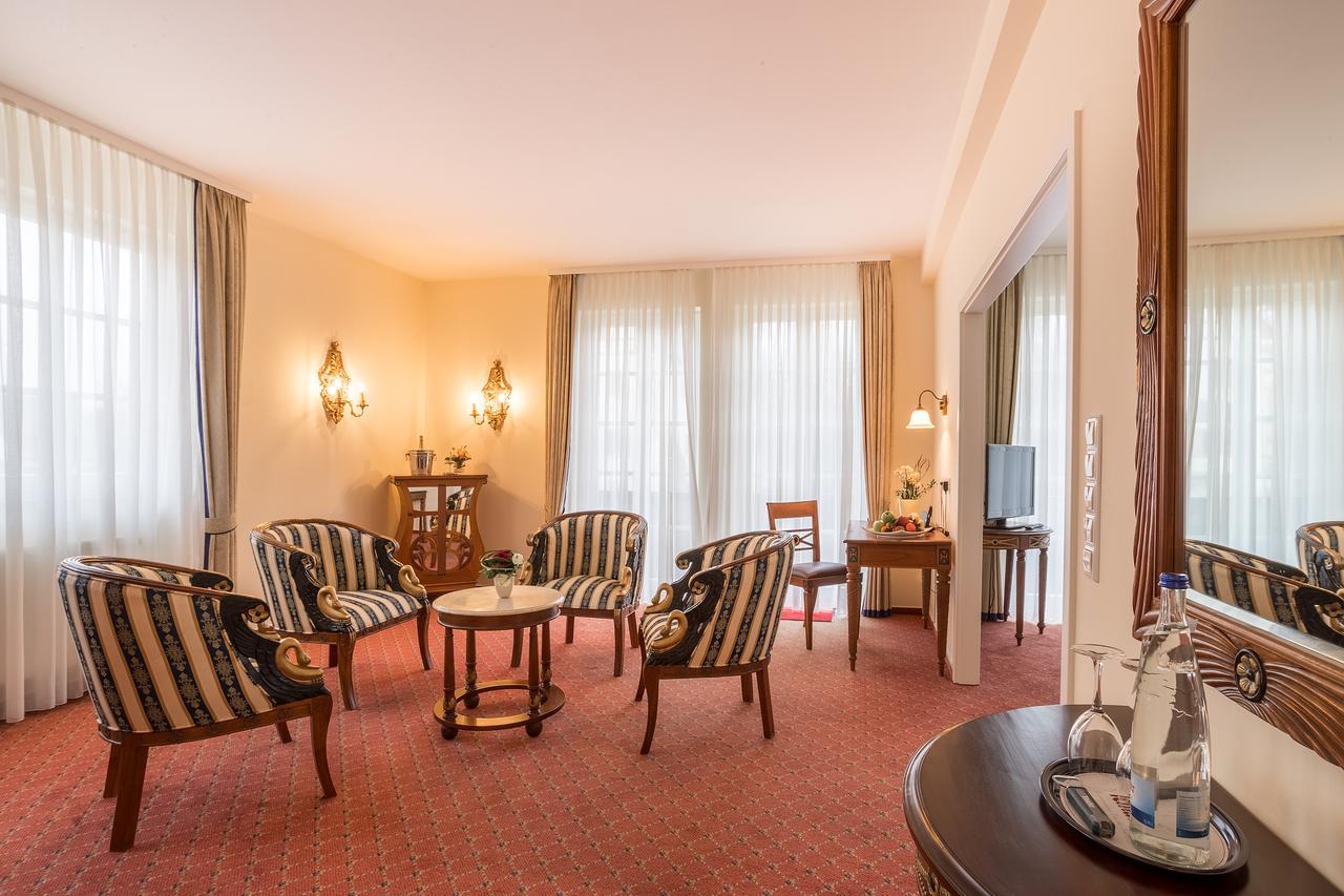 Schlosshotel Neckarbischofsheim ภายนอก รูปภาพ