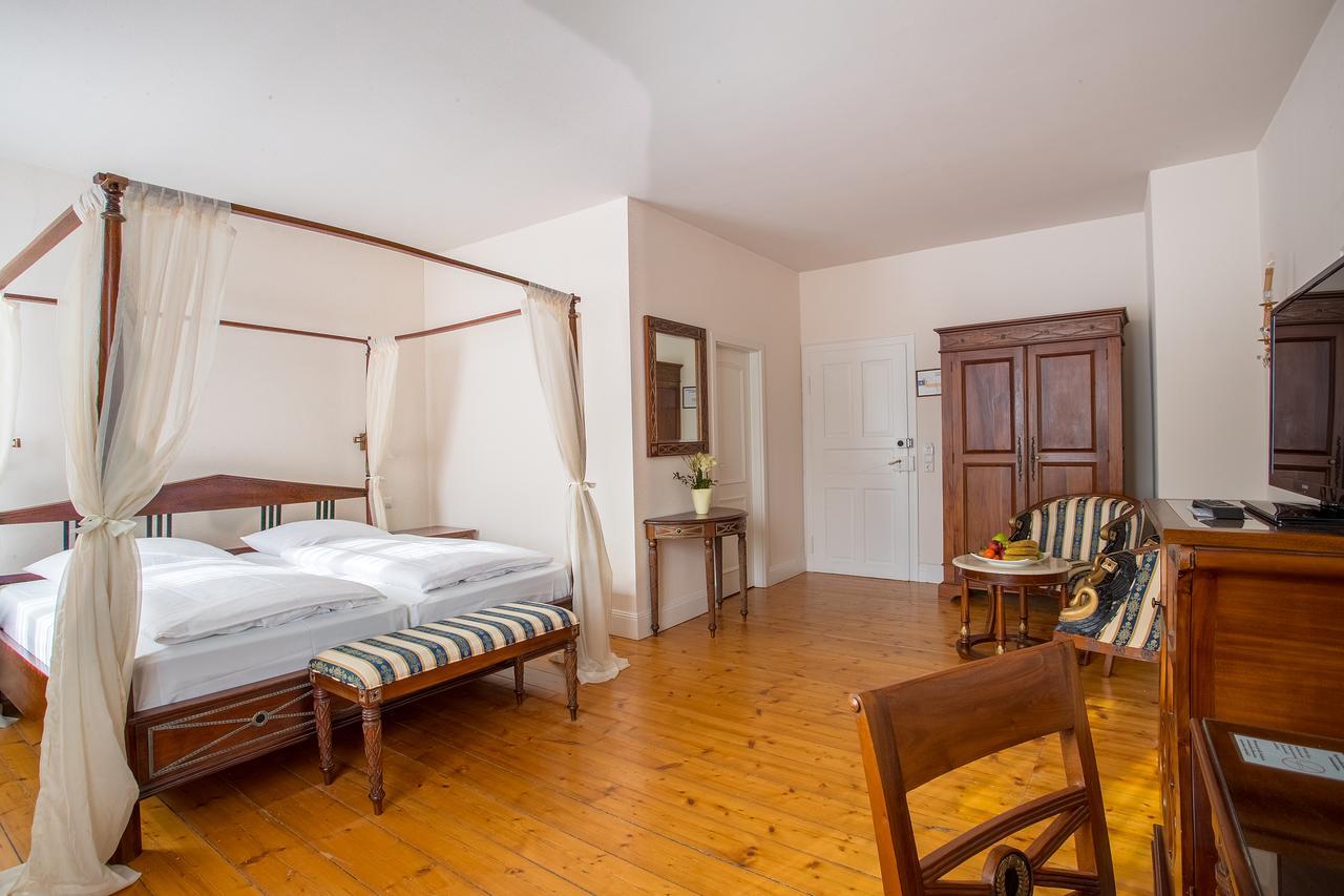 Schlosshotel Neckarbischofsheim ภายนอก รูปภาพ